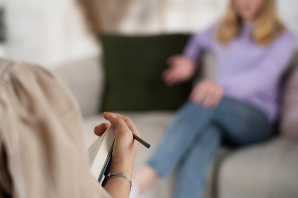 Psicóloga clínica en consulta privada en Peñaflor Santiago, especializada en salud mental, bienestar emocional